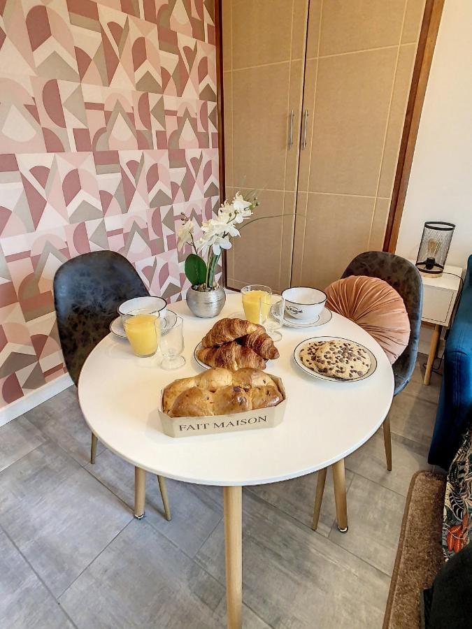 트루아 Joli Studio Meuble Tout Equipe Hyper Centre Wifi 아파트 외부 사진